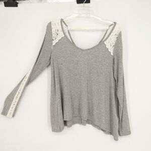 ABERCROMBIE AND FITCH LACE ACCENT LONG SLEEVED TOP MEDIUM